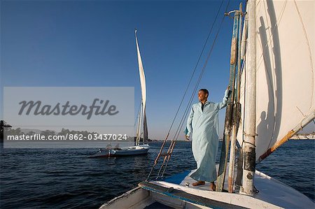 Feluccas Segeln auf dem Nil bei Luxor, Ägypten