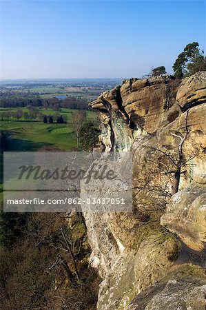 Angleterre, Shropshire, Hawkstone Park. Le parc offre des promenades le long d'une série de falaises de grès, avec une richesse de folies, grottes, ponts et pour explorer des grottes et est l'une des destinations touristiques de Shropshire attractions.
