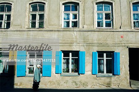 Litauen, Vilnius. Bunte Windows von einem alten Gebäude der Stadt - Teil von Vilnius zum Unesco-Weltkulturerbe.