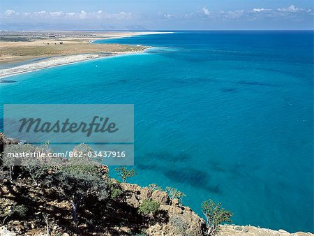 Ein Blick auf die Nordküste der Insel in der Nähe von Hadibo.
