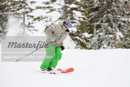 Homme Snow Cat ski près de Steamboat Springs, Colorado, USA