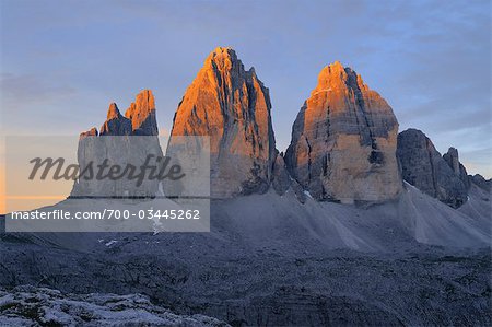 Tre Cime di Lavaredo au lever du soleil, Dolomites, du Sud Tyrol, Italie