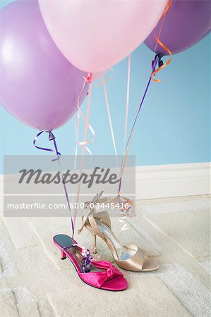 Ballons attachés aux chaussures