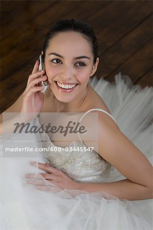 Mariée parlait au téléphone cellulaire