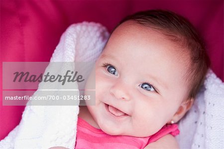 Baby-Mädchen lächelnd