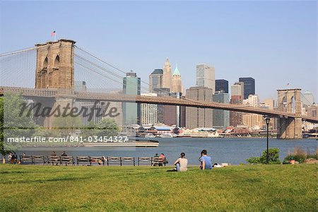 Manhattan et le pont de Brooklyn Empire-Fulton Ferry State Park, New York, États-Unis d'Amérique, Amérique du Nord