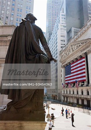 Statue von George Washington vor der Federal Hall, Wall Street, mit der New York Stock Exchange hinter, Manhattan, New York City, New York, Vereinigte Staaten, Nordamerika
