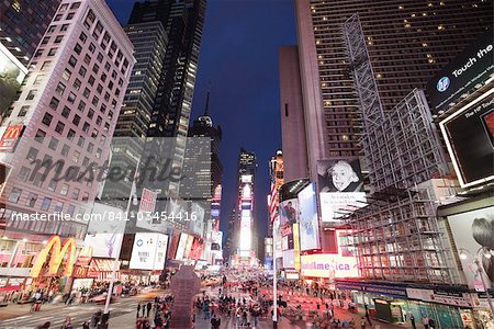 Times Square, au crépuscule, Midtown, Manhattan, New York City, New York, États-Unis d'Amérique, l'Amérique du Nord Times Square, au crépuscule, Midtown, Manhattan, New York City, New York, États-Unis d'Amérique, l'Amérique du Nord