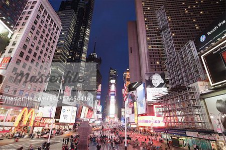 Times Square an der Dämmerung, Midtown, Manhattan, New York City, New York, Vereinigte Staaten von Amerika, Nordamerika