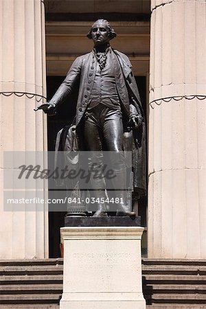 Statue von George Washington stehen außerhalb der Federal Hall, Wall Street, New York City, New York, Vereinigte Staaten, Nordamerika