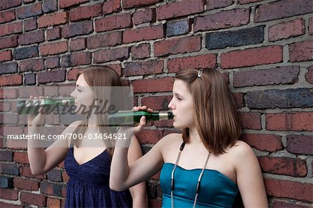Adolescentes, la consommation d'alcool