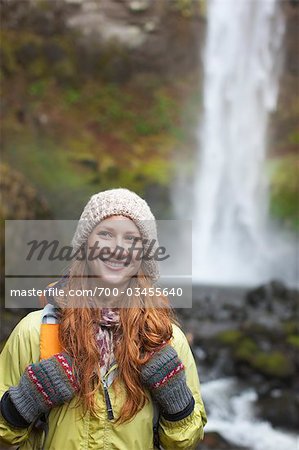 Femme de randonnée, Columbia River Gorge, Oregon, Etats-Unis