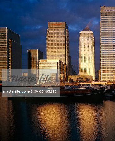 Canary Wharf, Docklands, London. Architects: Cesar Pelli and Associates