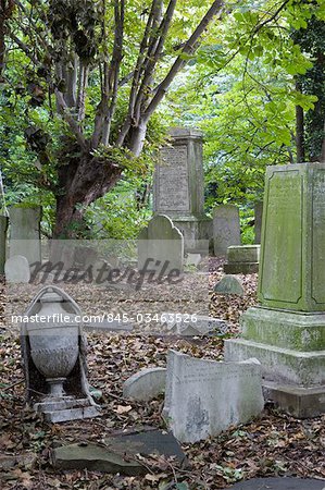 Pierres tombales, Tower Hamlets cimetière Park, Londres.