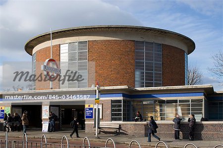 Arnos Grove, Station de métro de Londres, Londres. 1932. Architectes : Charles Holden