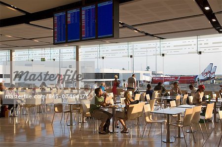 Aérogare 2, aéroport de Sydney, Australie. Architectes : Woodhead