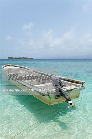 Boat in Water, San Blas Islands, Panama Boat in Water, San Blas Islands, Panama