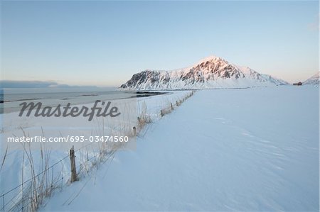 Küstenlandschaft auf Flakstadoya Island, Loftofen, Norwegen