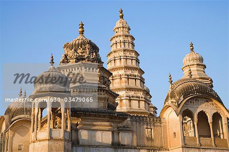 Vue d'angle faible d'un temple, Rangji Temple, Pushkar, Rajasthan, Inde