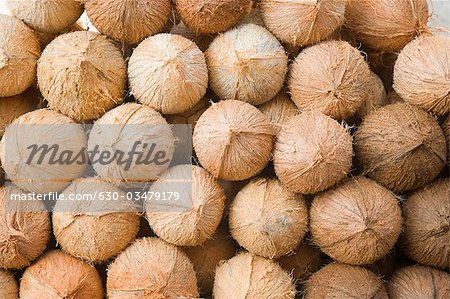 Gros plan d'un tas de noix de coco