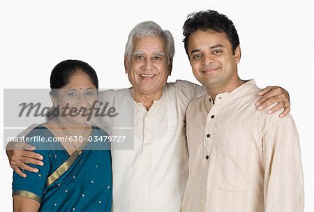 Portrait d'une famille souriante