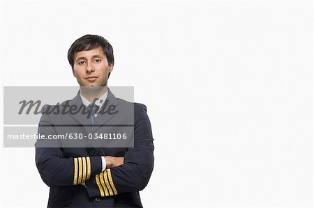 Porträt eines Piloten mit seiner Arme verschränkt
