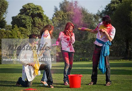 Amis de célébrer Holi