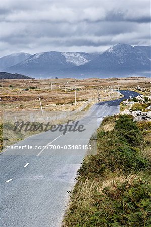 Straßen- und Berge, Connemara, Irland