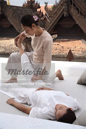Thai Massage at the Dheva Spa at the Mandarin Oriental Dhara Dhevi, Chiang Mai, Thailand, Southeast Asia, Asia