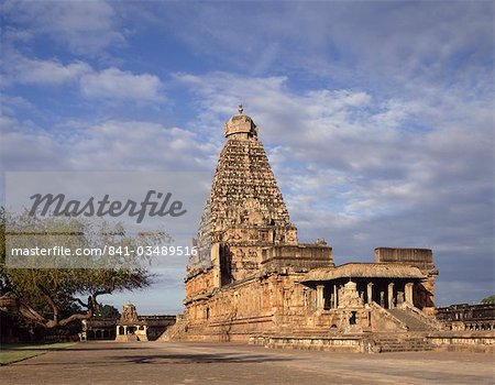 Brihadisvara temple, Chola dynasty temple completed in 1010 in the reign of Rajrajesvara, UNESCO World Heritage Site, Thanjavur, Tamil Nadu, India, Asia