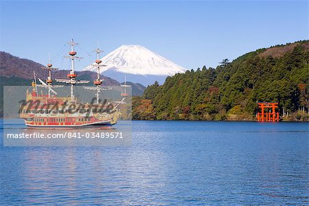 Tourist pleasure boat on lake Ashino-ko with the red torii gates of Hakone-jinja rising from the lake and snow capped Mount Fuji beyond, Fuji-Hakone-Izu National Park, Hakone, Central Honshu (Chubu), Japan, Asia Tourist pleasure boat on lake Ashino-ko with the red torii gates of Hakone-jinja rising from the lake and snow capped Mount Fuji beyond, Fuji-Hakone-Izu National Park, Hakone, Central Honshu (Chubu), Japan, Asia
