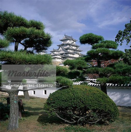 Trees in front of Himeji-jo (Himeji Castle), dating from 1580 and known as Shirasagi (White Egret), UNESCO World Heritage Site, Himeji, Kansai, Japan, Asia