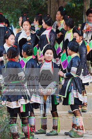 Groupe de la minorité Miao en costume traditionnel de Basha, Guizhou Province, Chine, Asie