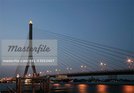 Pont Rama VIII, au-dessus de la rivière Chao Phraya, Bangkok (Thaïlande), l'Asie du sud-est, Asie Pont Rama VIII, au-dessus de la rivière Chao Phraya, Bangkok (Thaïlande), l'Asie du sud-est, Asie