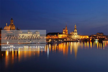 Skyline de Dresde et la rivière Elbe au crépuscule, Dresde, Saxe, Allemagne