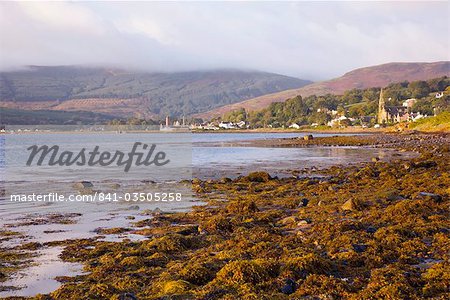 Les eaux calmes de la baie de Lamlash, tôt le matin, Lamlash, île d'Arran, North Ayrshire, Écosse, Royaume-Uni, Europe