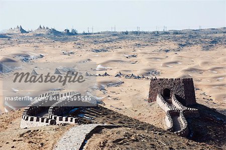 Great Wall of China at Tengger desert sand dunes in Shapotou near Zhongwei, UNESCO World Heritage Site, Ningxia Province, China, Asia