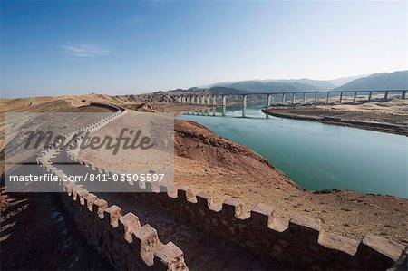 Grande muraille de Chine, patrimoine mondial de l'UNESCO et le fleuve jaune dans le Tengger désert à Shapotou près de Zhongwei, Province de Ningxia, en Chine, Asie