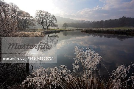 Brathay de la rivière en hiver, près de Elterwater, Lake District, Cumbriar
