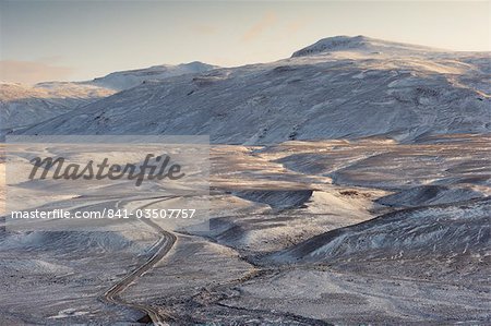La route de Kjolur, route F35, vers l'intérieur, entre Gullfoss et Hvitarvatn au début de l'hiver, centre-ville en Islande, Islande, régions polaires