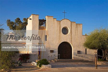 Dans l'église de collines, de Saint-Philippe architecte Josias Joesler, Tucson, Pima County, Arizona, États-Unis d'Amérique, Amérique du Nord