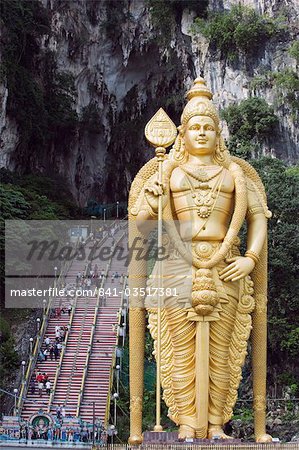 La statue de plus haute mondes de Murugan, une divinité hindoue, les grottes de Batu, Kuala Lumpur, Malaisie, Asie du sud-est, Asie