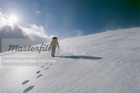 Alpiniste sur neige couverte Mont Fuji, la préfecture de Shizuoka, Japon, Asie