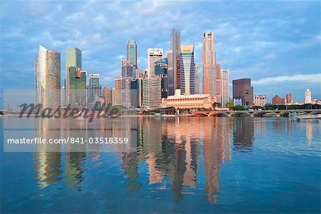 Skyline und Financial District in der Morgendämmerung, Singapur, Südostasien, Asien