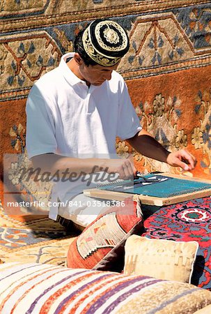 Man weaving carpet, Marmaris, Anatolia, Turkey Minor, Eurasia