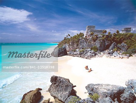 Maya-Ruinen mit Blick auf das karibische Meer und Strand bei Tulum, Quintana Roo Zustand, Yucatan Halbinsel, Mexiko, Nordamerika