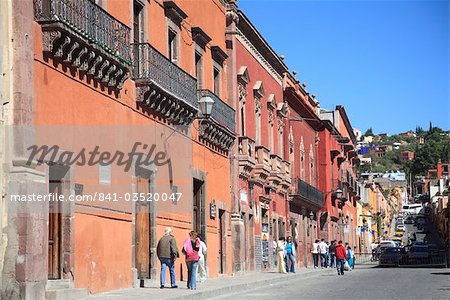 Street scene with colonial architecture, San Miguel de Allende, San Miguel, Guanajuato State, Mexico, North America