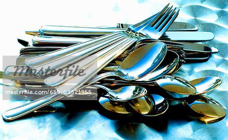 Knives, forks, spoons and teaspoons