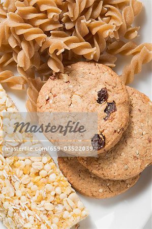 Pâtes de blé entier, pain biscuits et barres de muesli