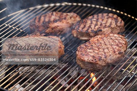 4 Biftecks sur le barbecue
